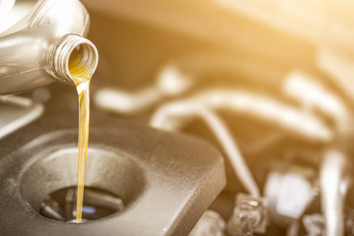 Czy można mieszać oleje silnikowe różnych marek?